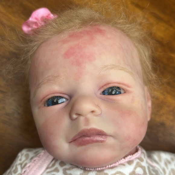 Limited edition preemie realborn doll “KISSABLE” by artist Marita Winters. - Picture 15 of 17